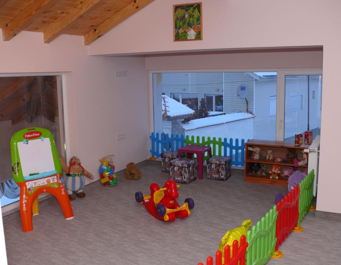 Комплекс Лебанов Hotell Yundola Exteriör bild
