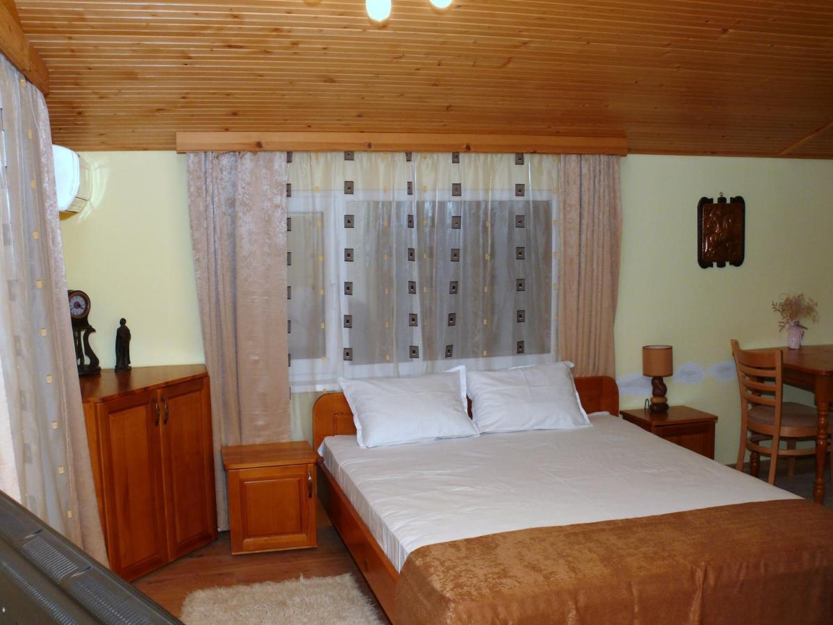 Комплекс Лебанов Hotell Yundola Exteriör bild