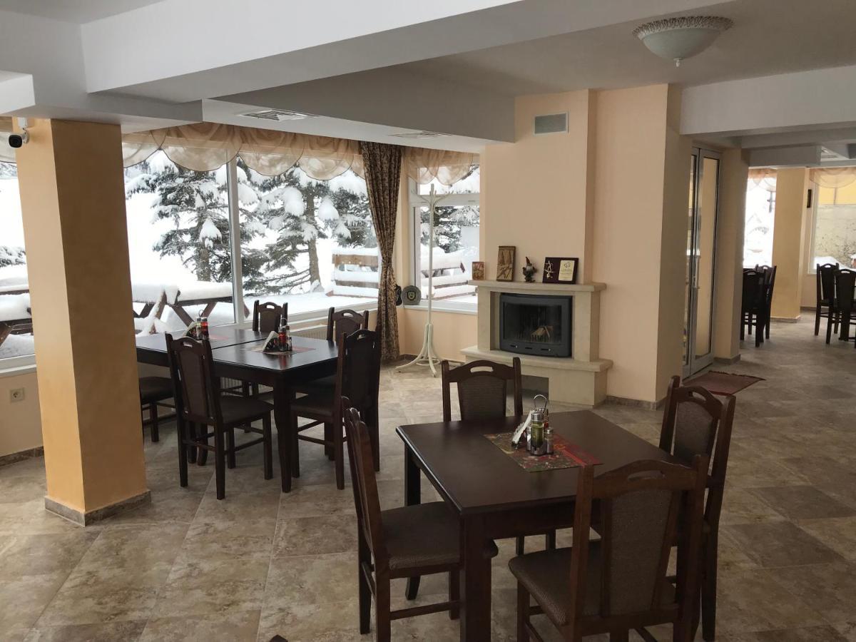 Комплекс Лебанов Hotell Yundola Exteriör bild
