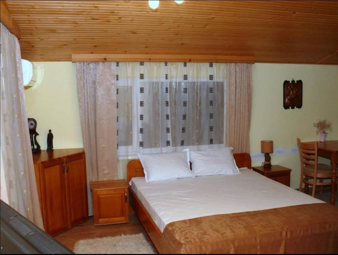 Комплекс Лебанов Hotell Yundola Rum bild